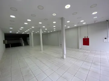 Prédio à venda e locação com 850 m² no Centro de Mococa/SP.