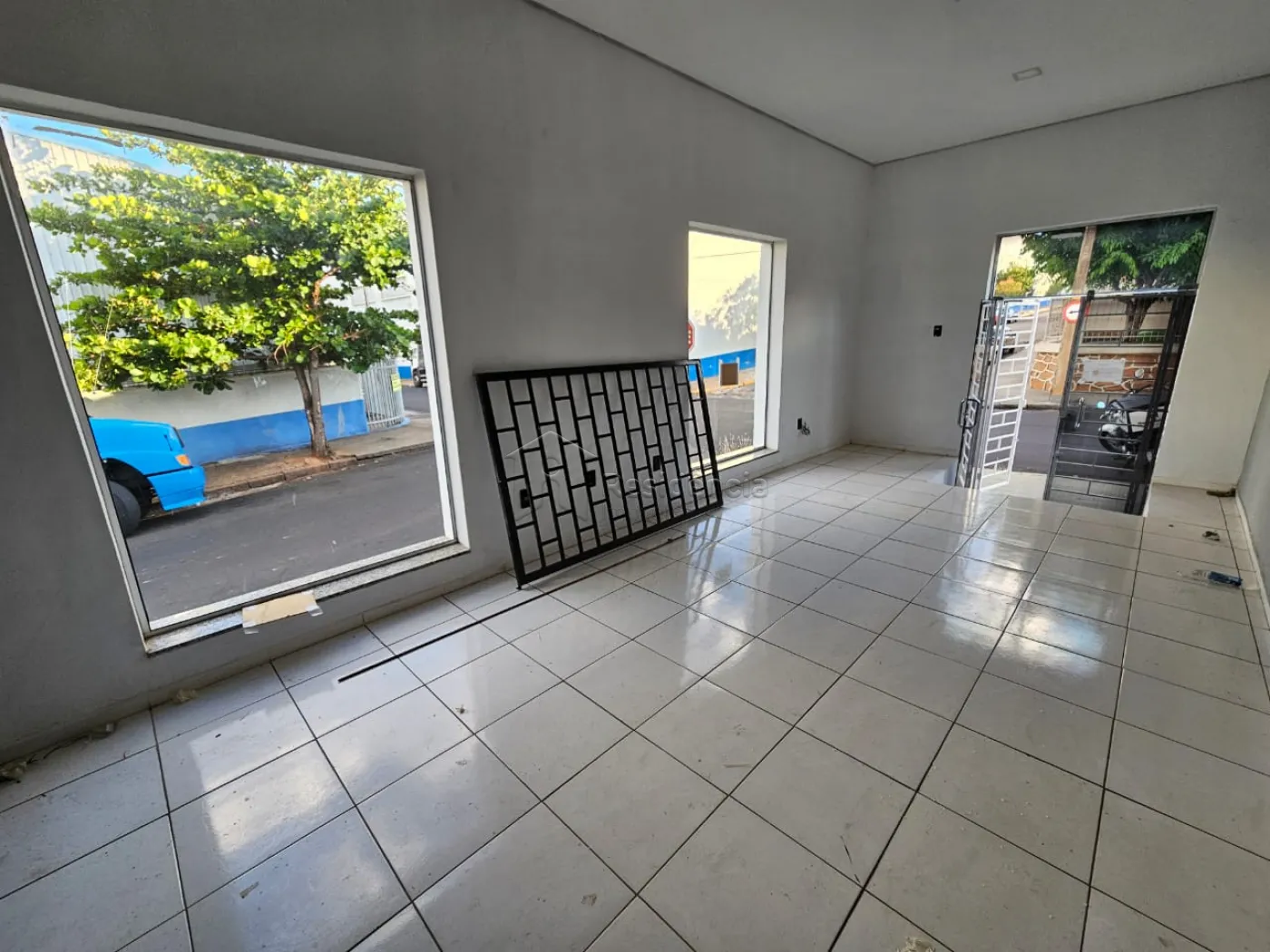 Alugar Comercial / Sala em Mococa R$ 1.100,00 - Foto 2