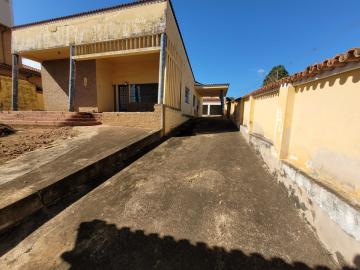 Alugar Casa / Padrão em Mococa. apenas R$ 1.000,00