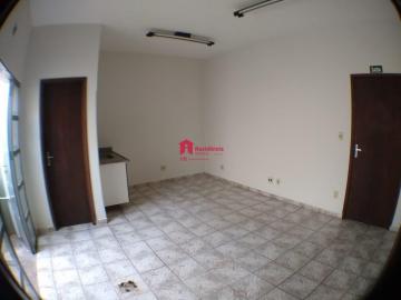 Sala para alugar com 40 m² por R$ 900/mês no Centro de Mococa/SP.