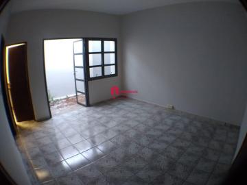 Sala para alugar com 40 m² por R$ 900/mês no Centro de Mococa/SP.