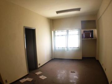 Sala para alugar com 30 m² por R$ 350/mês no Centro de Mococa/SP.
