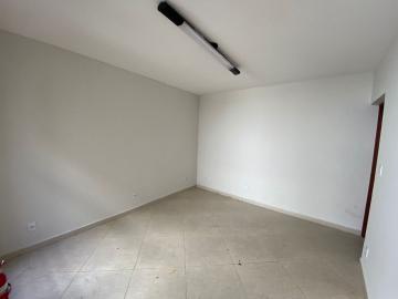 Sala para alugar com 20 m² por R$ 800/mês no Centro de Mococa/SP.