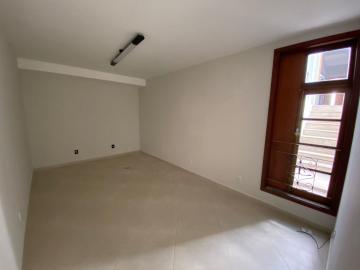 Sala para alugar com 20 m² por R$ 800/mês no Centro de Mococa/SP.