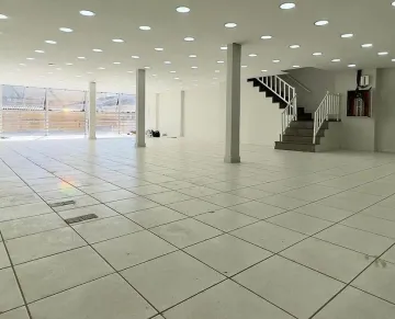 Prédio à venda e locação com 850 m² no Centro de Mococa/SP.
