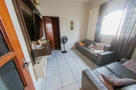 Alugar Casa / Padrão em Mococa. apenas R$ 1.800.000,00