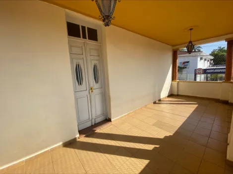 Casa com 5 dormitorios para locação no Centro de Mococa/SP