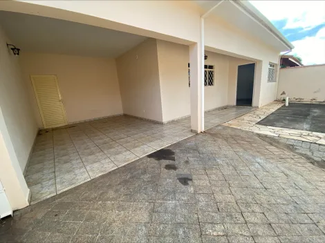 Alugar Casa / Padrão em Mococa. apenas R$ 1.400,00