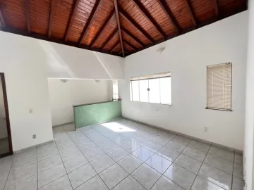 Sobrado à venda e locação com 03 dormitórios, 01 suíte, 02 vagas, Jardim Residencial do Bosque - Mococa/SP.