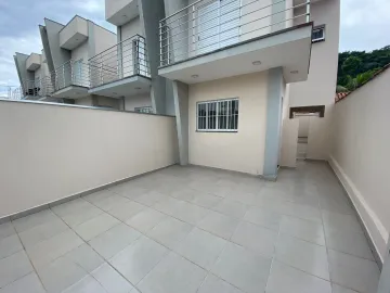 Casa com 3 dormitorios para locação no Jardim Chico Piscina.