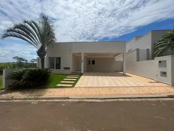 Casa à venda, 03 dormitórios, 03 suítes, 02 vagas - Condomínio Residencial Lago Azul - Mococa (SP).