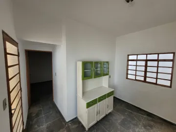 Casa à venda, 03 dormitórios, 01 suíte, 03 vagas, Jardim São Francisco - Mococa (SP).