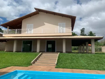 Chácara à venda, 04 suítes, 05 vagas na Chácara dos Ipês - Mococa (SP).