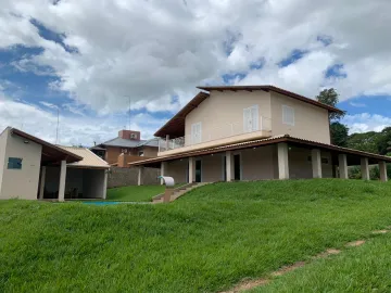 Chácara à venda, 04 suítes, 05 vagas na Chácara dos Ipês - Mococa (SP).