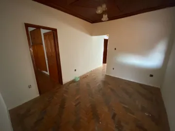 Casa com 2 dormitórios para alugar na Santa Clara.