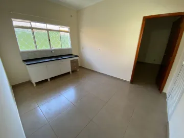 Casa com 2 dormitorios para locação no Jardim São Domingos.