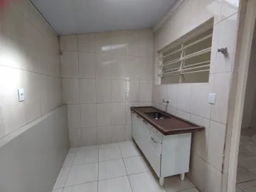 Casa com 2 dormitorios para locação na Vila Carvalho.