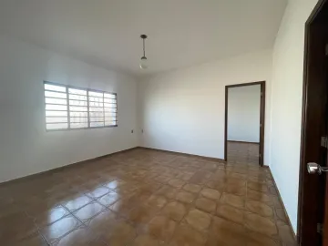 Casa à venda, 03 dormitórios, 01 suíte, 02 vagas - Jardim São Domingos - Mococa (SP).