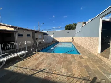 Alugar Casa / Padrão em Mococa. apenas R$ 2.200.000,00