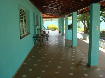 Chácara à venda, 03 dormitórios, 01 suíte, 02 vagas,  Chácara Palmeirinha - Mococa (SP).