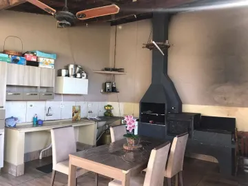 Casa à venda, 03 dormitórios, 01 suíte, 04 vagas, Chácara Canoas - Mococa (SP).
