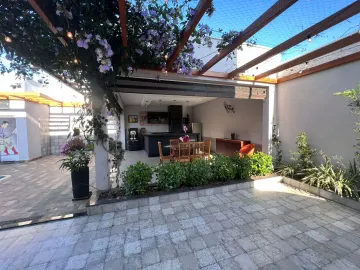Casa de 02 pavimentos à venda, 03 suítes, 06 vagas, Jardim da Paineira - Mococa (SP).