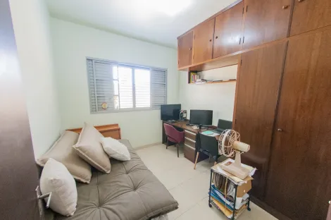 Casa à venda, 03 dormitórios, 04 vagas, Jardim São Domingos - Mococa (SP).