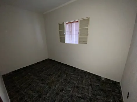 Casa com 2 dormitórios para locação no Conjunto Habitacional Nelson Niero em Mococa (SP).