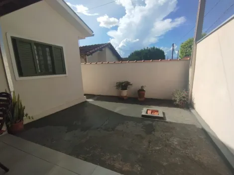 Alugar Casa / Padrão em Mococa. apenas R$ 300.000,00