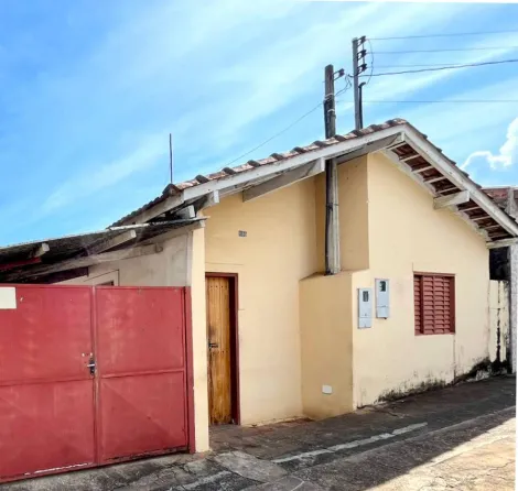 Casa à venda, 02 dormitórios, 02 vagas, Vila Carvalho - Mococa (SP).