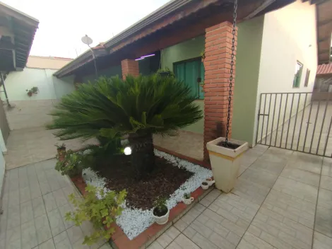 Casa à venda, 03 dormitórios, 01 suíte, 02 vagas, Jardim das Figueiras - Mococa (SP).