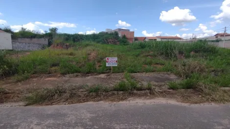 Terreno à venda no Jardim Lago dos Ipês - Mococa (SP).