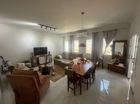 Alugar Casa / Padrão em Mococa. apenas R$ 300.000,00