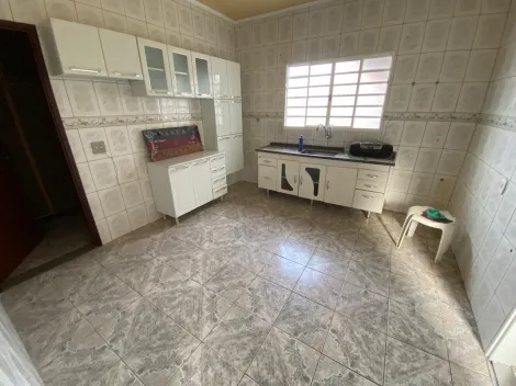 Casa com 3 dormitorios para locação no Jardim das Figueiras em Mococa/SP.
