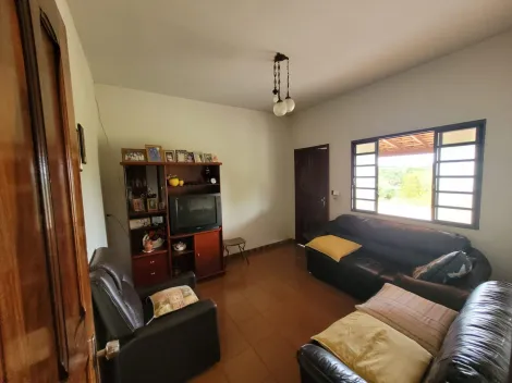 Sítio à venda, 02 dormitórios, 03 vagas, Vila Lambari - Mococa (SP).